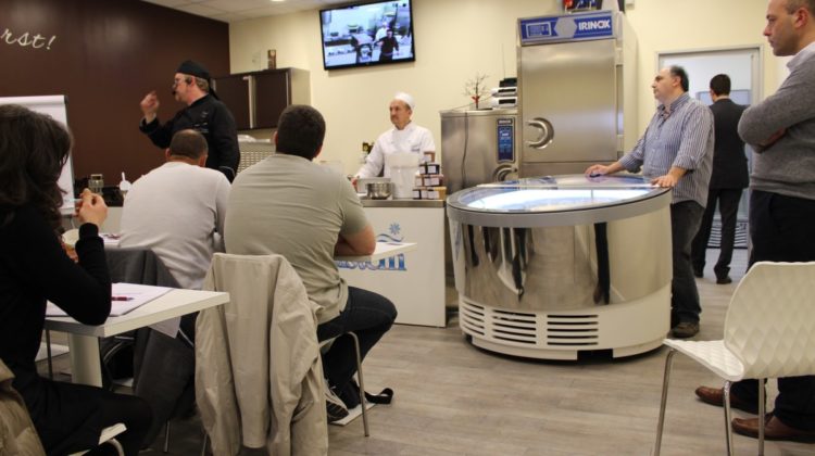 Il 27 e 28 Gennaio si è tenuto un corso per aspiranti gelatai i maestri gelatieri Andrea Vescia e Mauro Fossati hanno spiegato e preparato con gli studenti deliziosi gelati